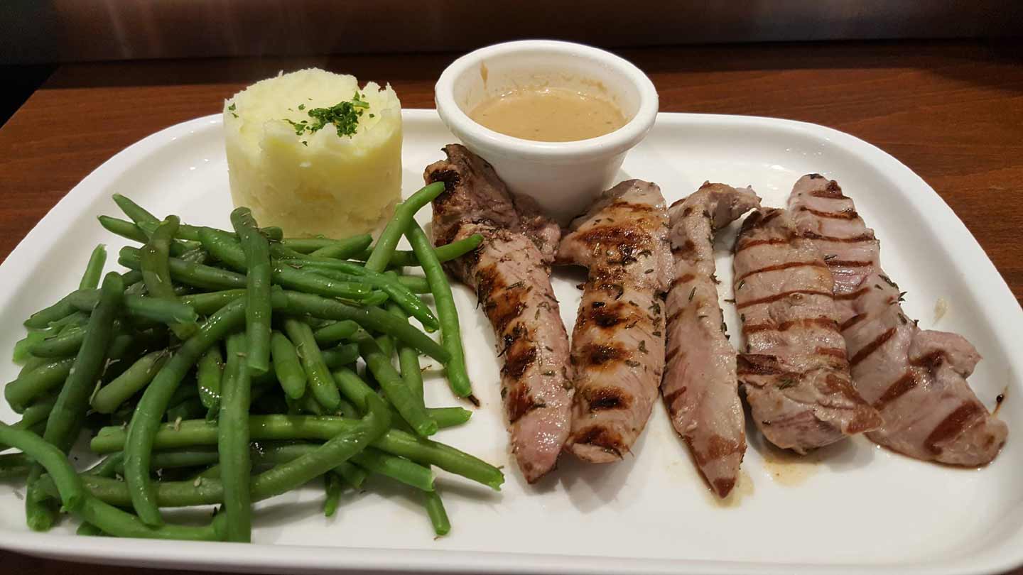 Aiguillette De Canard Puree Maison Haricots Ratatouille Le Coin Paris Site Officiel Restaurant Le Coin Du Rocher